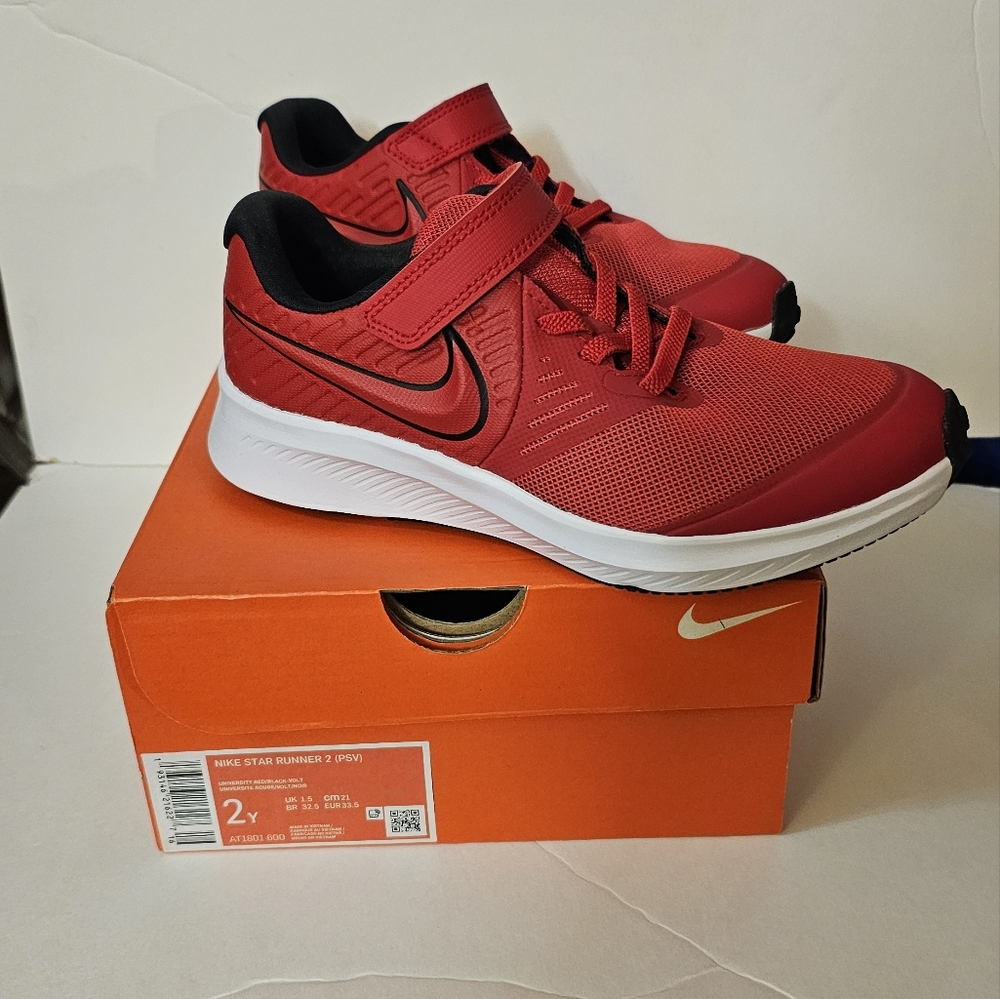 NEW NEVER WORN NIKE STAR RUNNER 2 Sneakers Size 2y